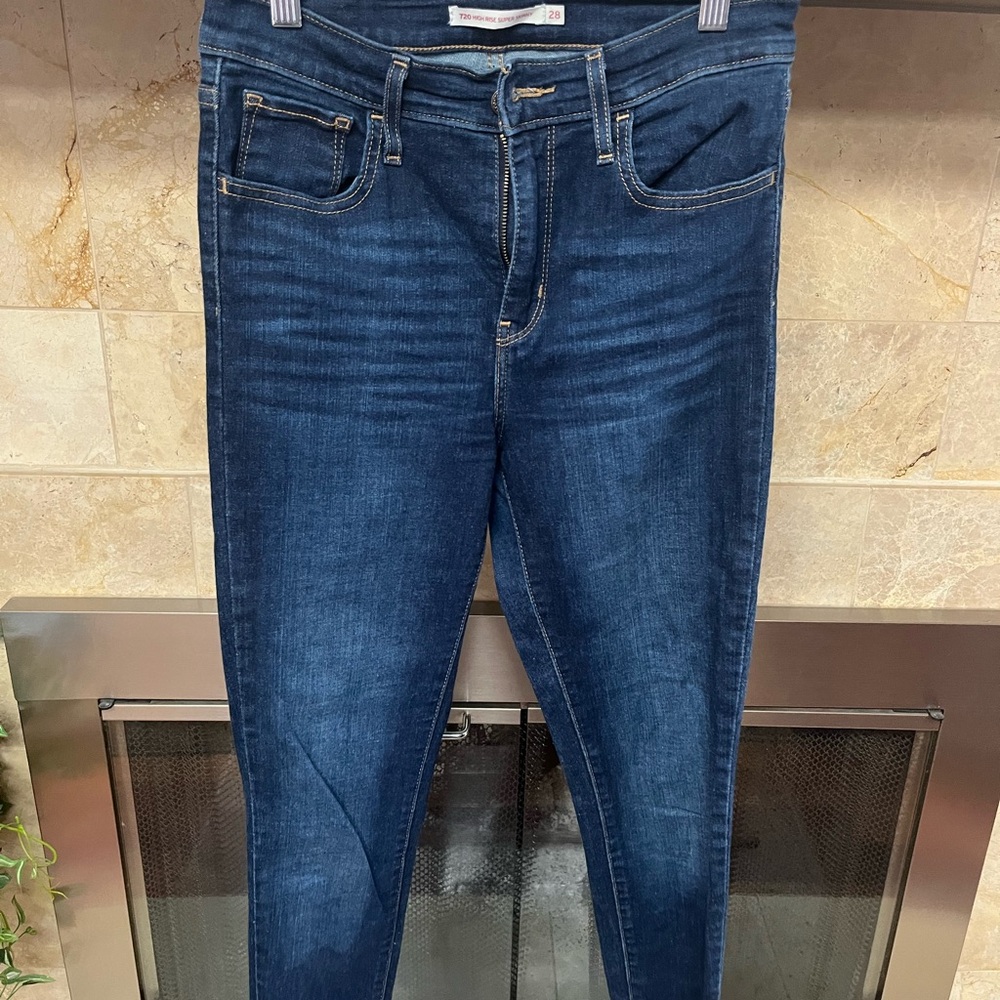 LEVI Women’s 720 High Rise Super Skinny Blue Jeans